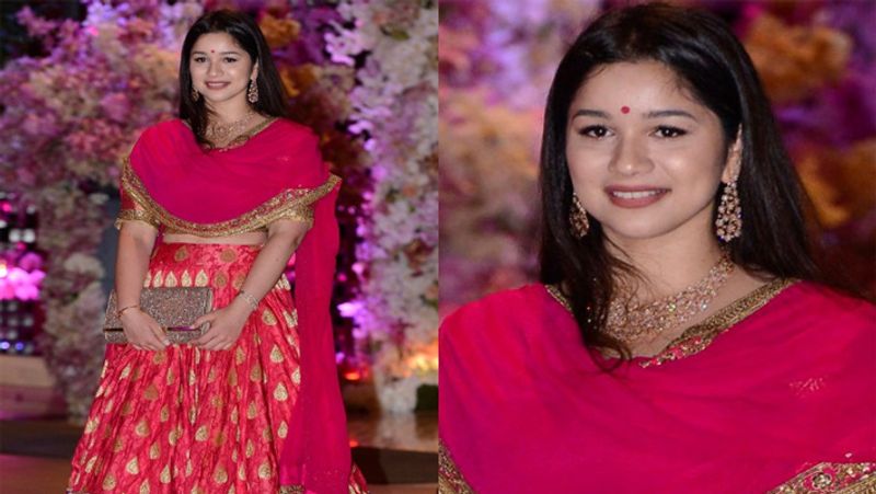 Sara Tendulkar images showings as cricketer Shubman gill wife in google
