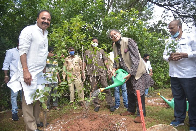 Members of Parliamentary Standing Committee on Information Technology participates in Green India Challenge