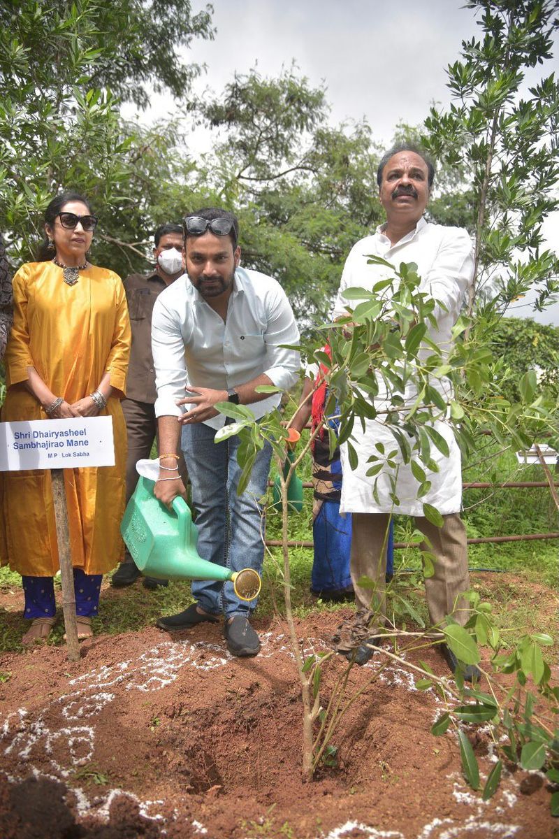 Members of Parliamentary Standing Committee on Information Technology participates in Green India Challenge