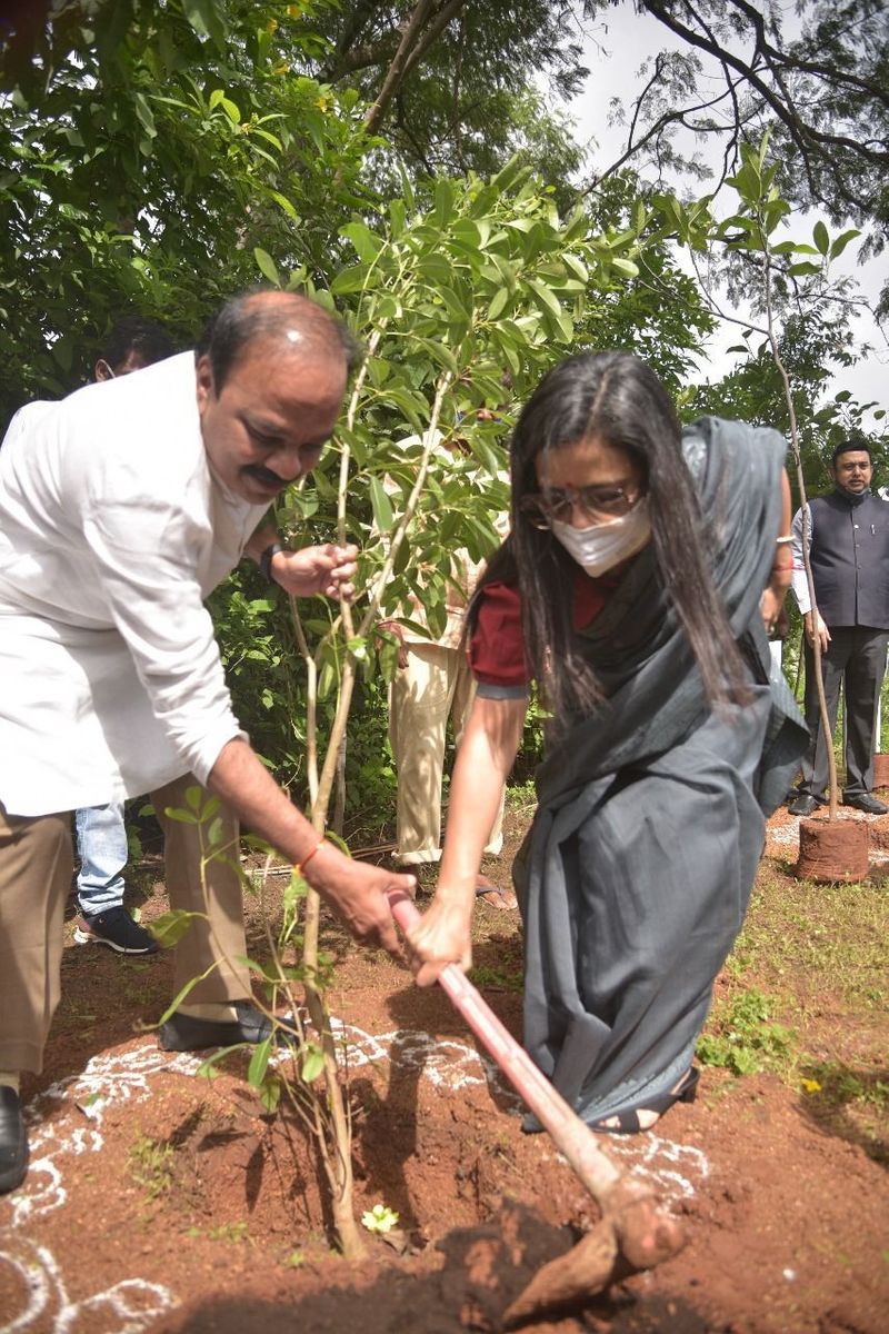 Members of Parliamentary Standing Committee on Information Technology participates in Green India Challenge