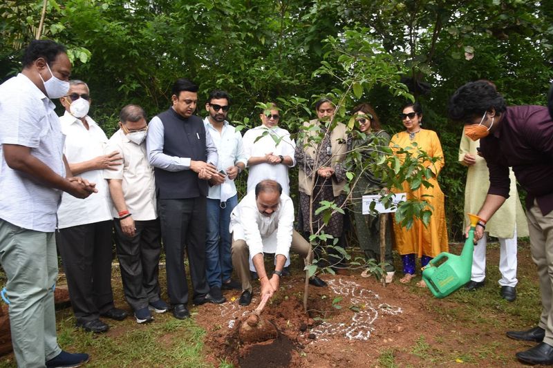 Members of Parliamentary Standing Committee on Information Technology participates in Green India Challenge
