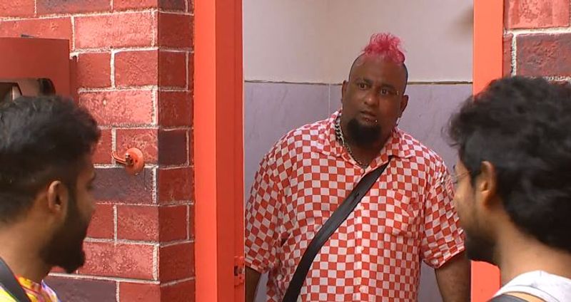 Actress Priya emotional side revealed in Bigg Boss 5 house