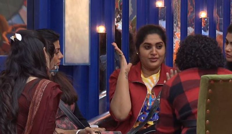 Actress Priya emotional side revealed in Bigg Boss 5 house