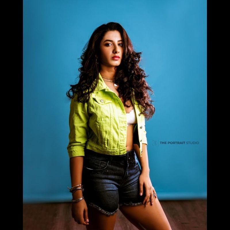 anchor vishnu priya jaw dropping hot damn poses sets fire to internet look at her latest clicks