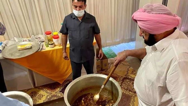 punjab cm amarinder singh hosted and cooking dinner for olympics medal winners players