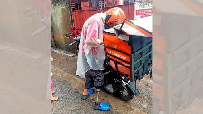 A picture of a delivery boy sparks debate on LinkedIn A picture of a delivery boy sparks debate on LinkedIn