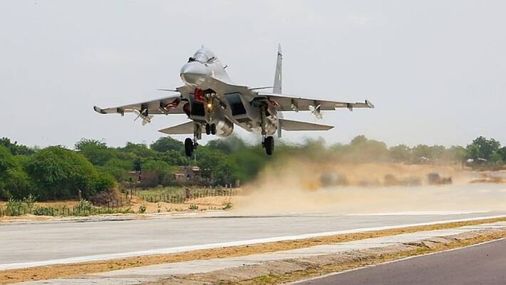 IAF gets new Emergency Landing Field 40 Km from Pakistan border on Barmer Highway IAF gets new Emergency Landing Field 40 Km from Pakistan border on Barmer Highway