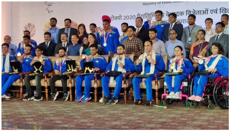 PM Modi meets Indian Paralympians after historical performance at Tokyo Paralympics spb