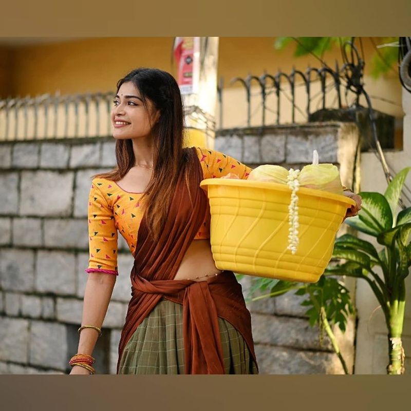 cook with comali dharsha gupta village girl getup latest half saree photo shoot