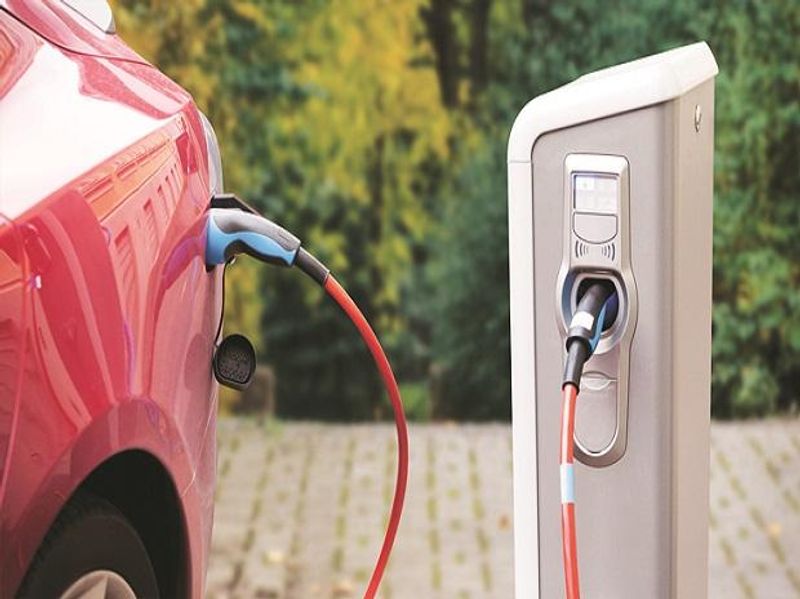 World EV Day 2021: Jio-bp Partners with BluSmart to Set Up EV Charging Infrastructure in India