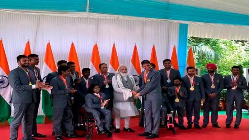 Prime Minister Narendra Modi met the Paralympic Champioms, see pics