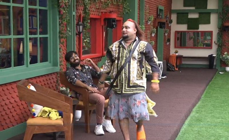 Siri Became as Bigg Boss 5 first captain