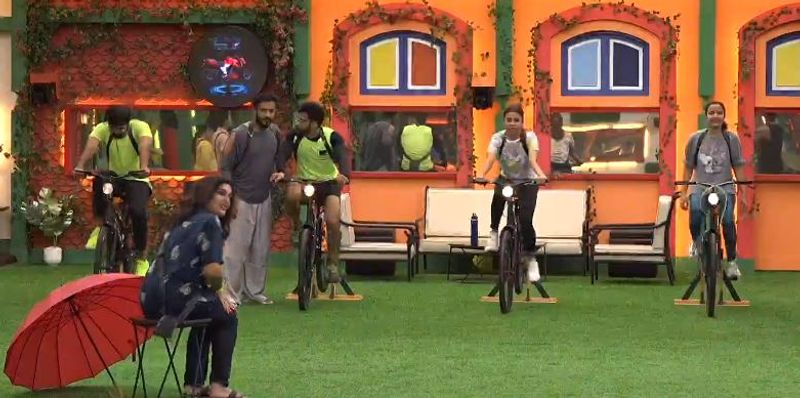 Siri Became as Bigg Boss 5 first captain