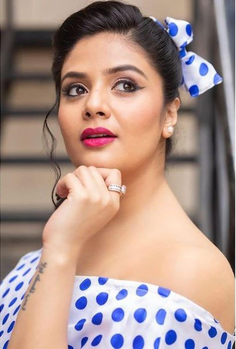 latest photoshoot of stunning sreemukhi from instagram