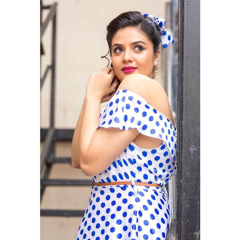latest photoshoot of stunning sreemukhi from instagram