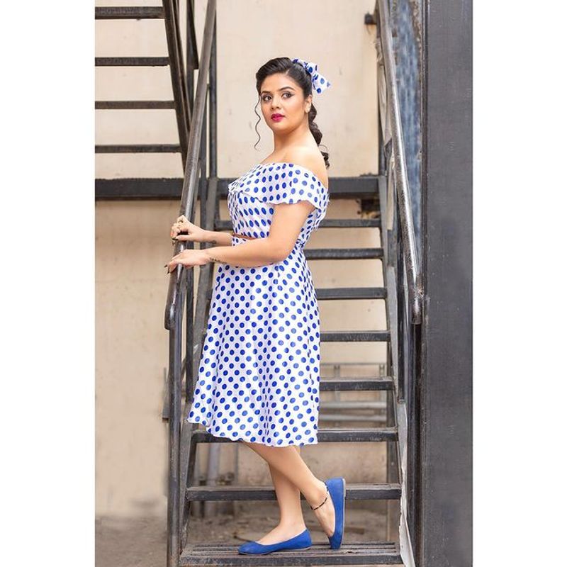 latest photoshoot of stunning sreemukhi from instagram