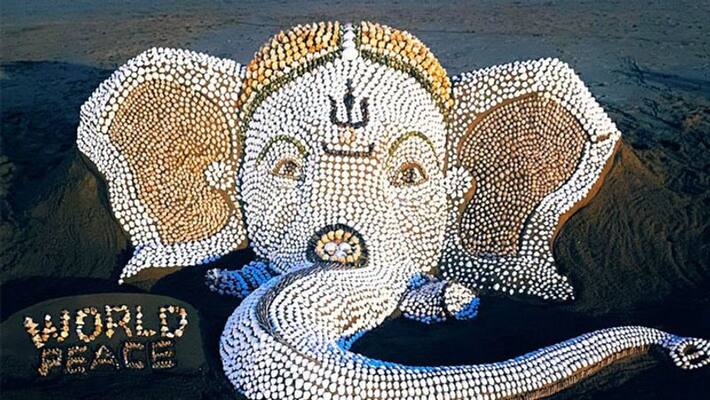 Sudarsan Pattnaik Creates Sand Art Of Lord Ganesh With 7000 Seashells pod Sudarsan Pattnaik Creates Sand Art Of Lord Ganesh With 7000 Seashells pod