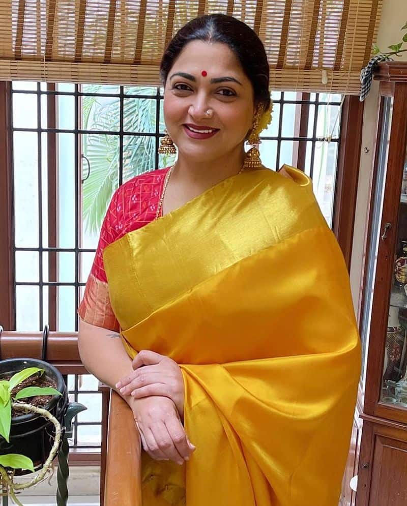 Kushboo condemned about Vetrimaran criticism of ponniyin selvan