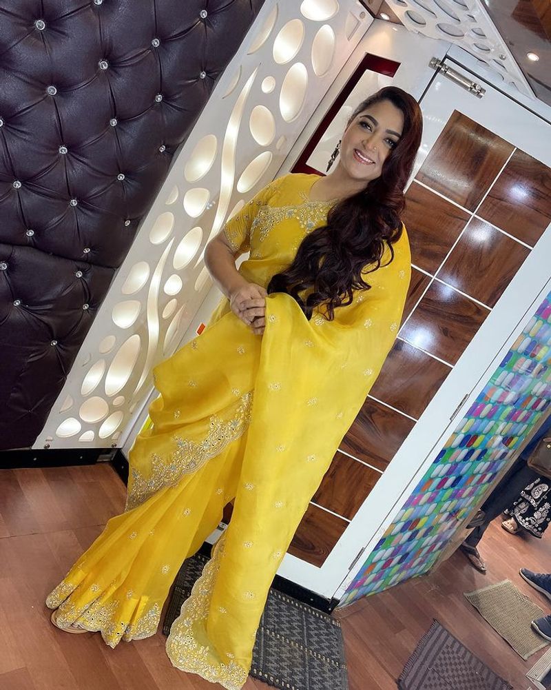 Actress kushpoo vinayagar chathurthi special look photos viral in social media