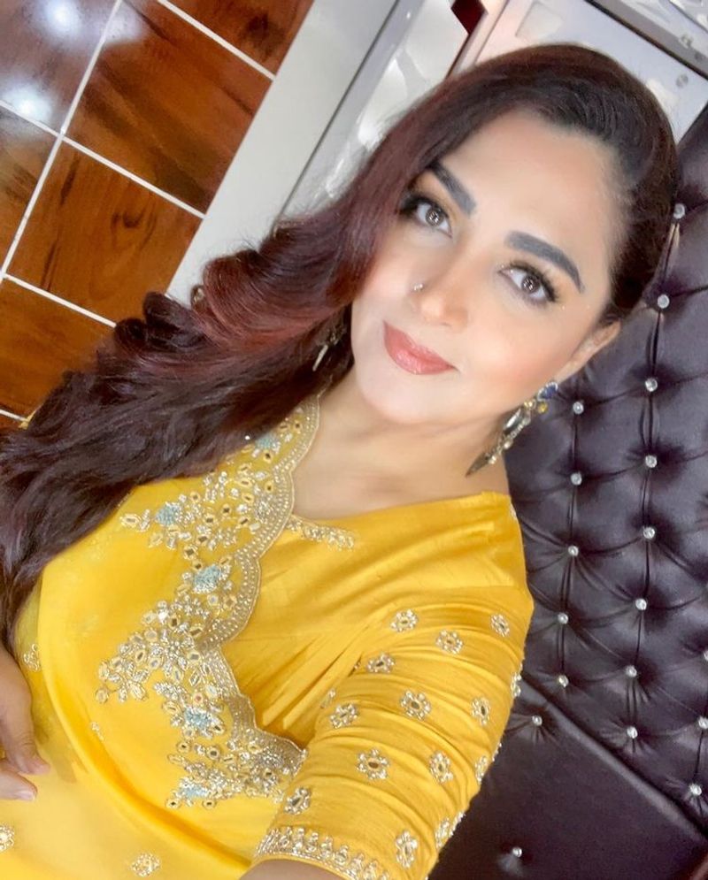 Actress kushpoo vinayagar chathurthi special look photos viral in social media