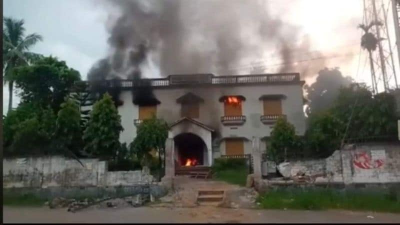 attackers set fire to five media houses and two CPM offices in Tripura