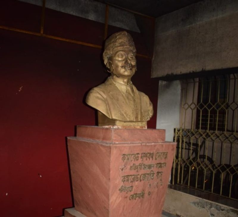 attackers set fire to five media houses and two CPM offices in Tripura