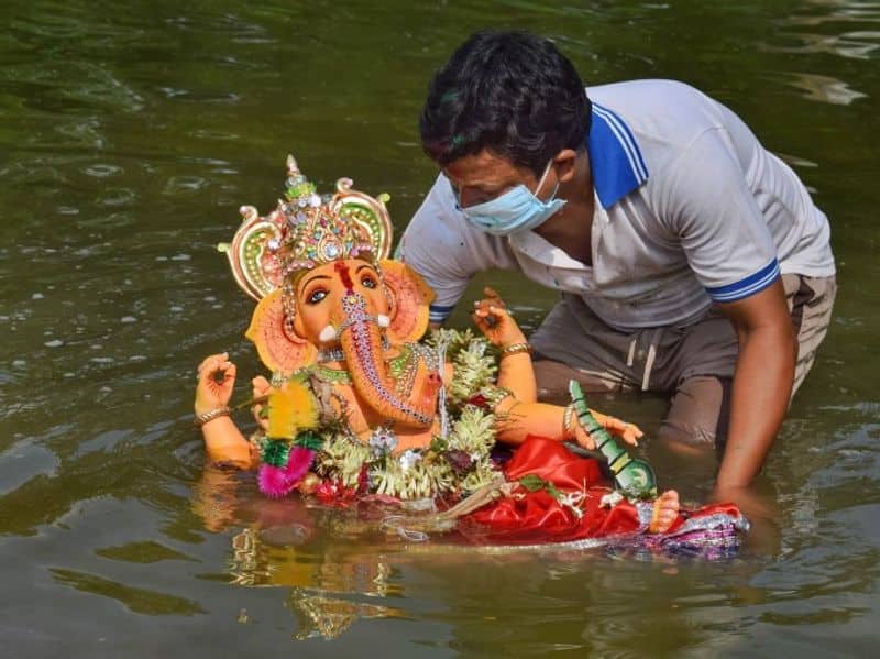 Unruly Hindu Munnani ... Ganesha statues dissolved in the sea in violation of the ban .. Police in shock.