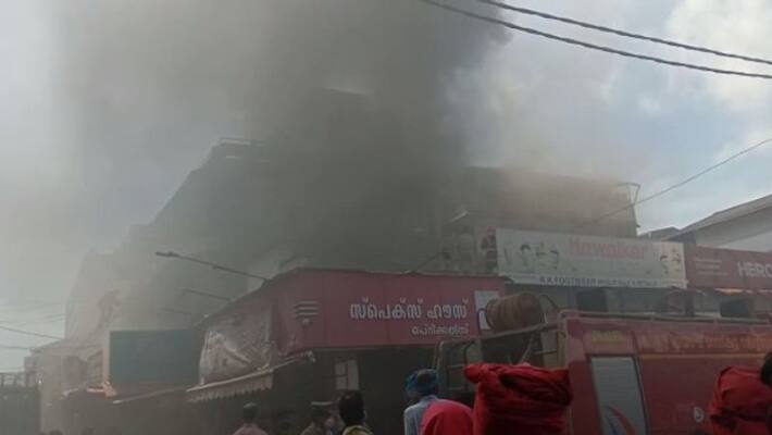 Fire broke out at footwear shop in Calicut city Fire broke out at footwear shop in Calicut city