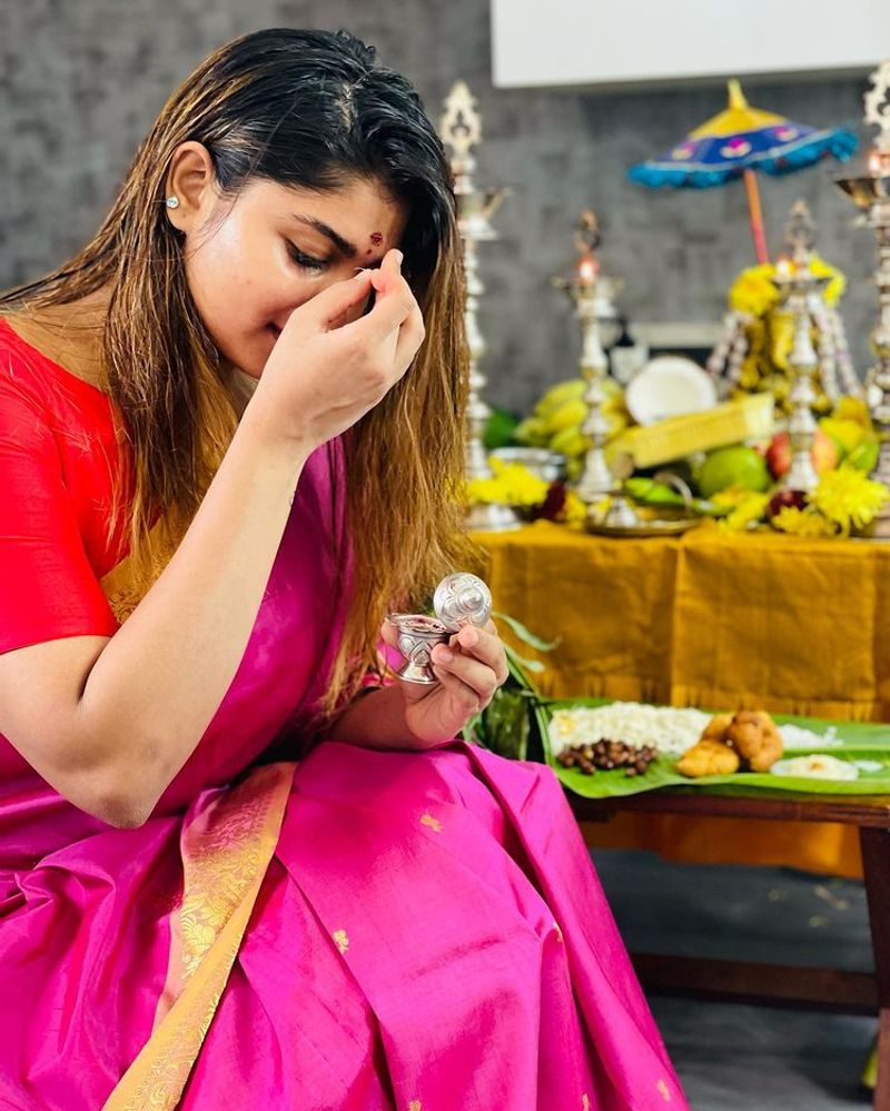 biggboss shivani vinayagar chathurthi special pattu saree photos