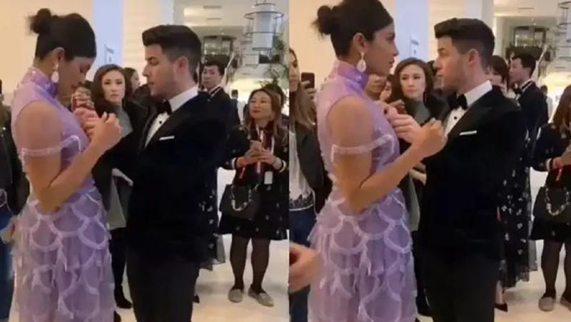 Priyanka Chopra dress opened up in an event, husband nick jonas helped her