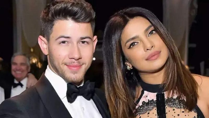 Priyanka Chopra dress opened up in an event, husband nick jonas helped her