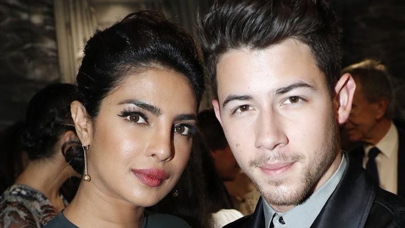 Priyanka Chopra dress opened up in an event, husband nick jonas helped her