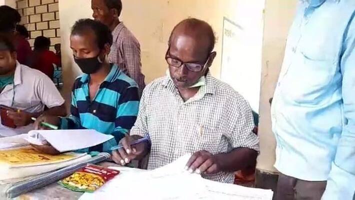 Forgetting the differences BJP again helped locals in Duare Sarkar camp bmm Forgetting the differences BJP again helped locals in Duare Sarkar camp bmm