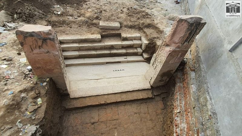 Gupta period stairs pillars found in Etah Aliganj mah