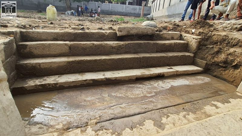 Gupta period stairs pillars found in Etah Aliganj mah