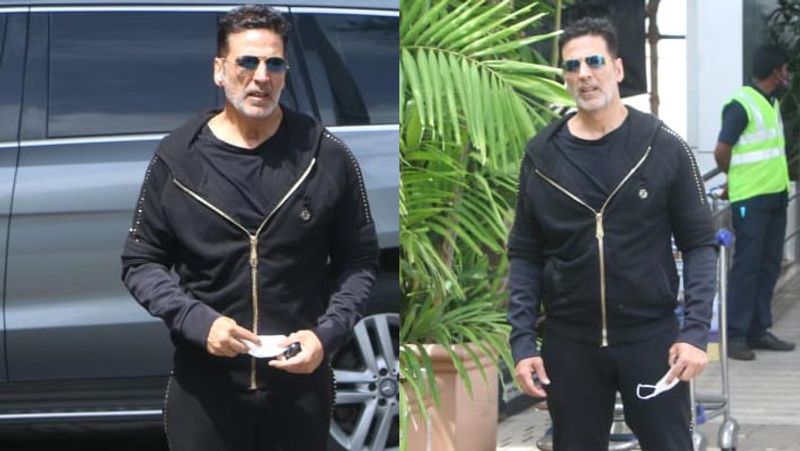 akshay kumar fly out with wife twinkle khanna and children after 2 days of mother death, actor gets troll for this