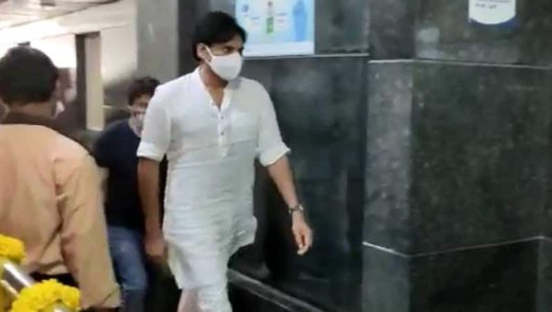 Sai dharam tej reveals pawan asked me to buy helmet