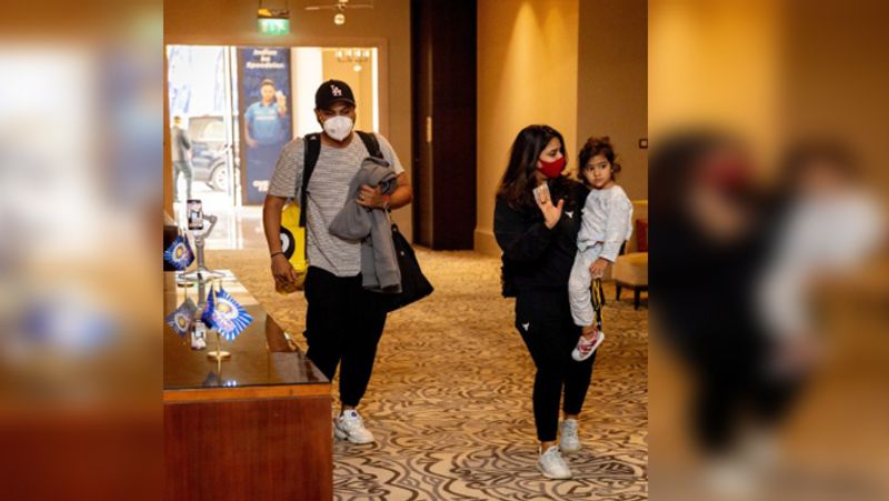 Mumbai Indians Captain Rohit Sharma, Jasprit Bumrah, Suryakumar Yadav Arrive In Abu Dhabi for IPL 2021 rest of matches