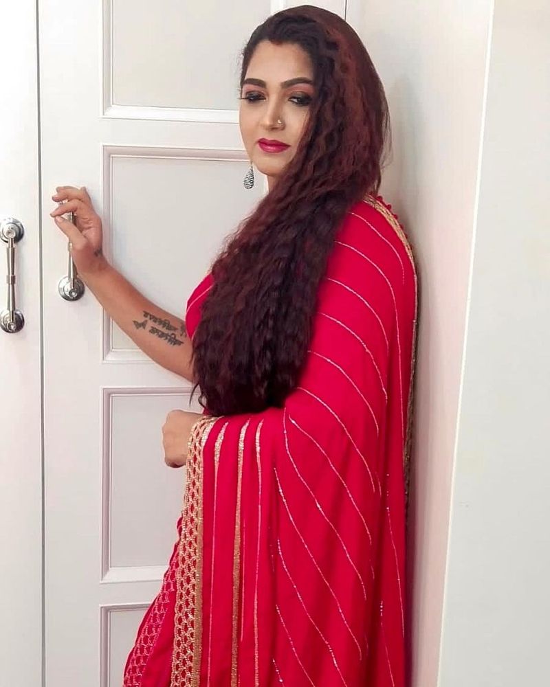 Khushboo stylish look in red saree see photos here dpl