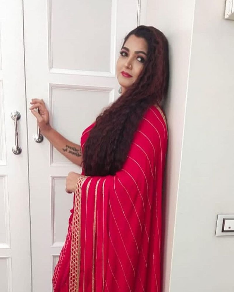 Khushboo stylish look in red saree see photos here dpl