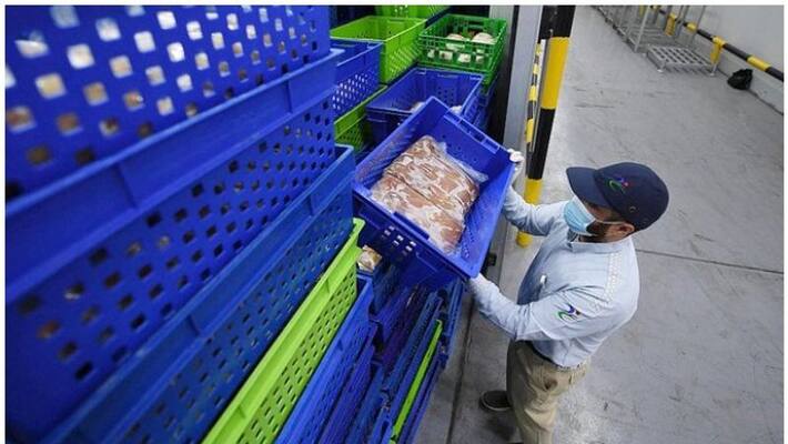 Saudi food authority seizes 14 tons of illegal food products in Jeddah Saudi food authority seizes 14 tons of illegal food products in Jeddah