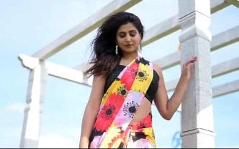 anchor varshini showing her real hotness and shared stunning photos