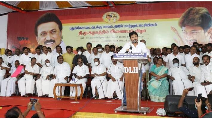 OPS and SP Velumani praise the DMK rule .. Udayanithi Stalin to lift the collar! OPS and SP Velumani praise the DMK rule .. Udayanithi Stalin to lift the collar!