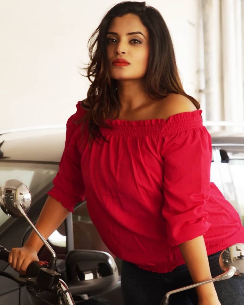 Sarayu is the first contestant to eliminate from Bigg Boss 5 telugu