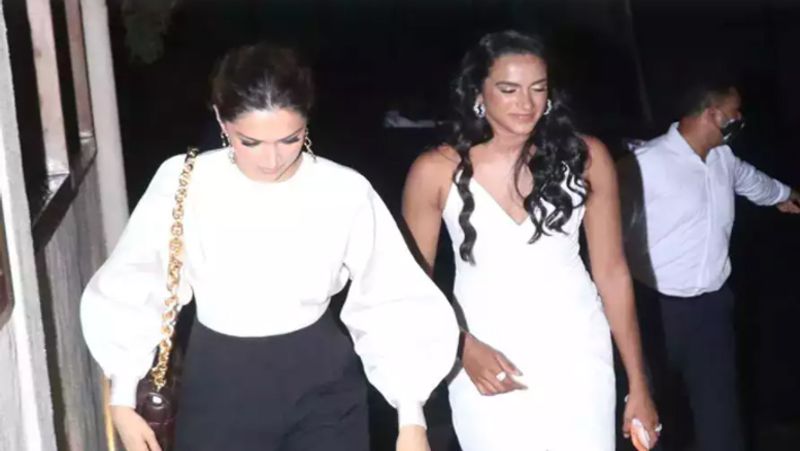 Bollywood star Deepika Padukone and Ranveer Singh had a dinner with Olympic medalist PV Sindhu spb