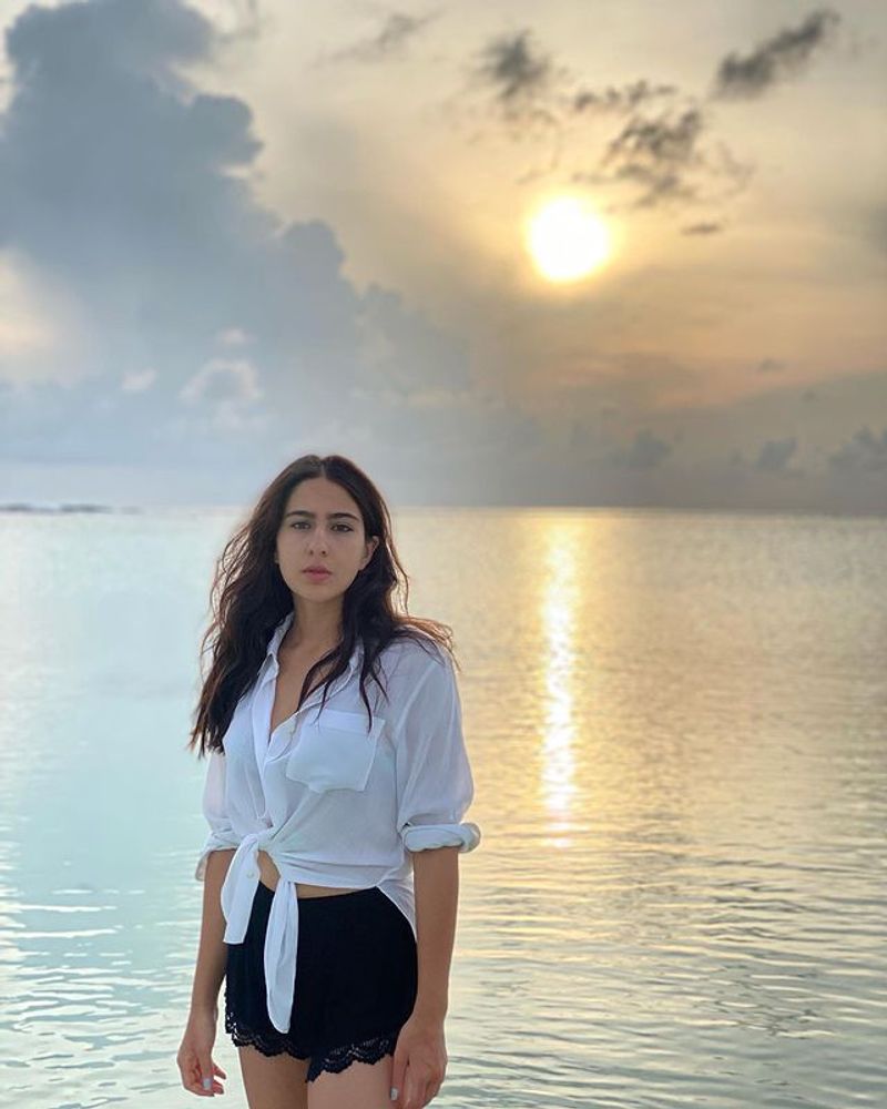 Sara Ali Khan Hot Looking bikini photos goes viral