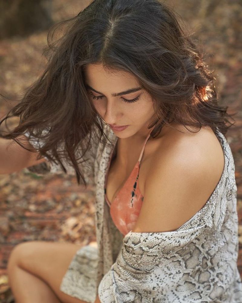 Sara Ali Khan Hot Looking bikini photos goes viral