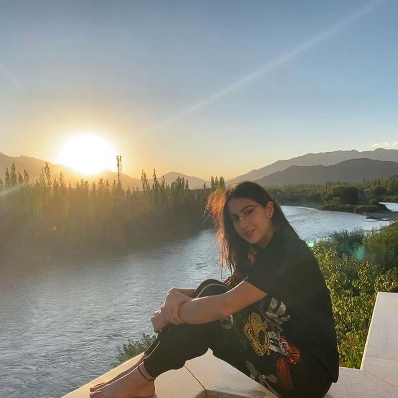 Sara Ali Khan Hot Looking bikini photos goes viral