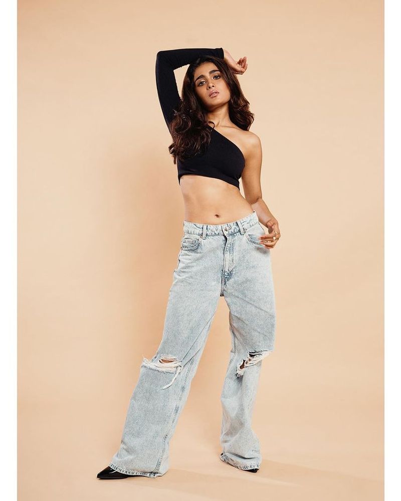 shalini pandey latest over slim fit latest hot photo clicks