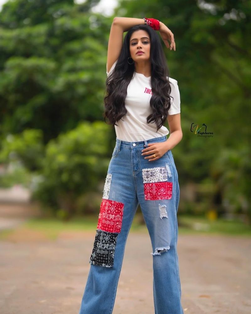 actress priya mani latest white tshirt and jeans stylish potos